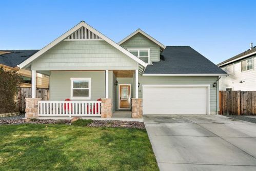 1738 Sandstone Dr, Medford OR  97501-4152 exterior