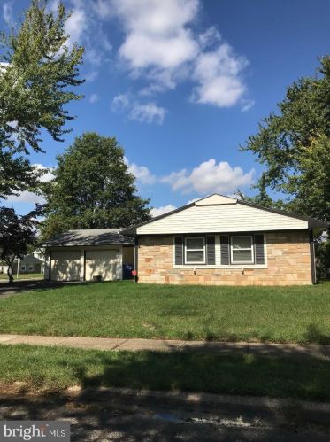 3 Ginger Ln, Willingboro, NJ 08046-3209