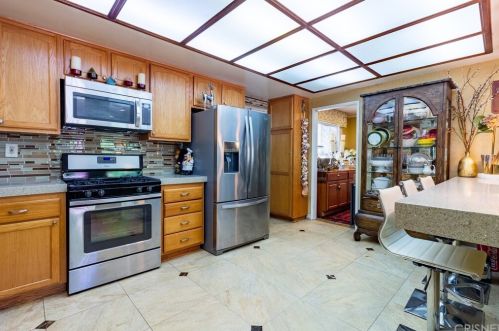 2446 Gayle Pl, Simi Valley, CA 93065-2337