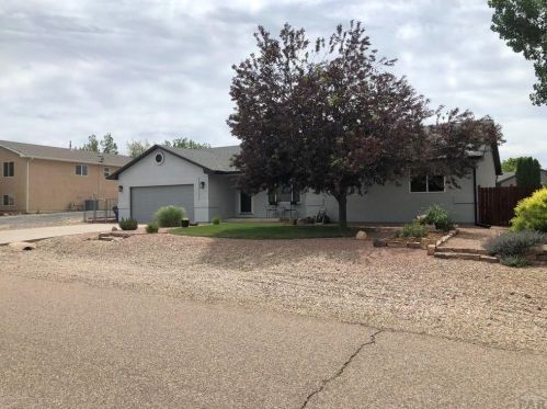 320 Casper Dr, Pueblo, CO 81007-2818