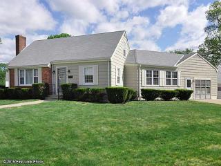 80 Palmer Ave, East Providence, RI 02915-1933