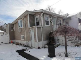 822 8th St, Secaucus, NJ 07094-3316