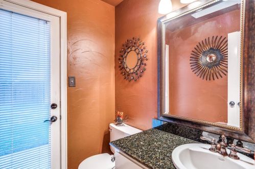 2339 Highland Hts Ln, Carrollton TX 75007-2033 exterior