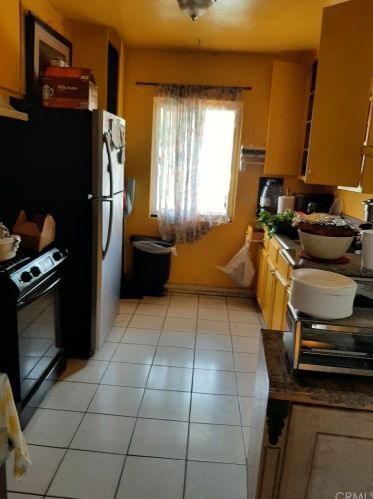 310 Wakefield Ave, Anaheim CA  92802-4222 exterior