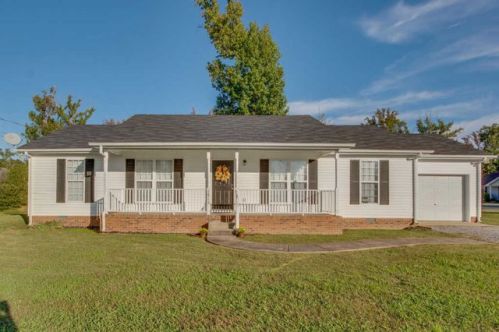 1819 Westerwald Dr, Murfreesboro, TN 37127-7242