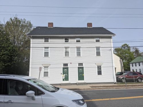1672 Lonsdale Ave, Lincoln, RI 02865-1824