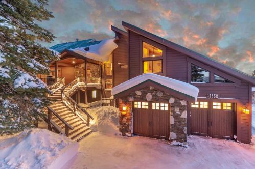 12332 Ski Slope Way, Truckee CA  96161-6603 exterior