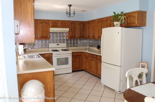 29 Sunny Woods Ln, Jackson Twp, NJ 08527-1148