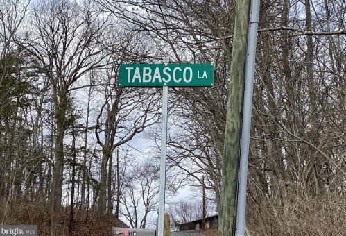 70 Tabasco Ln, Hedgesville, WV 25427-7310
