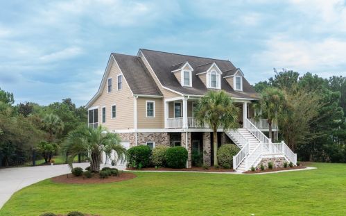 331 Commonwealth Rd, Mount Pleasant, SC 29466-8319