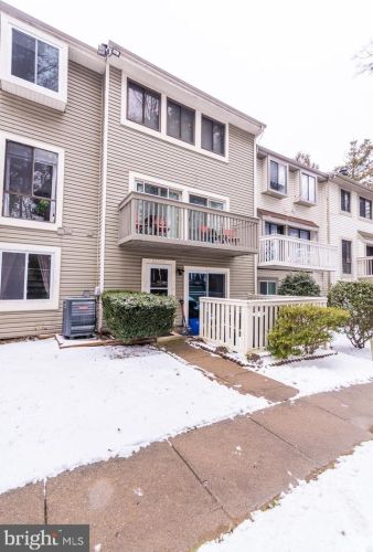 12763 Cara Dr, Woodbridge VA  22192-2734 exterior