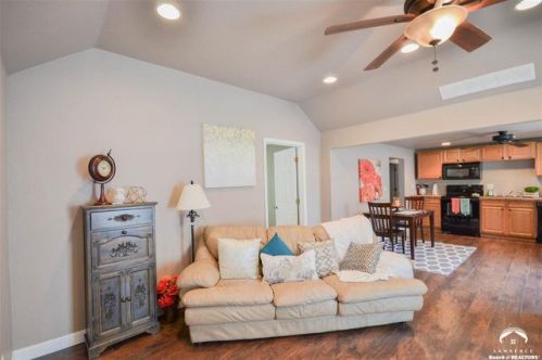 608 Maple St, Overbrook, KS 66524-9488