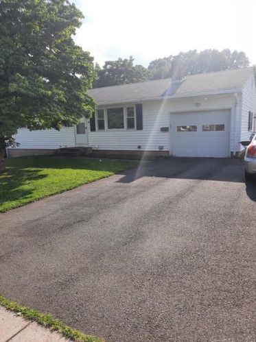 25 Azalea Dr, Middletown, CT 06457-2018