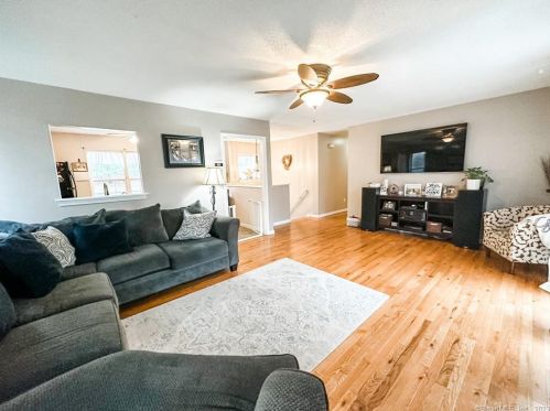 7 Pequot Cir, Killingly, CT 06239-1535