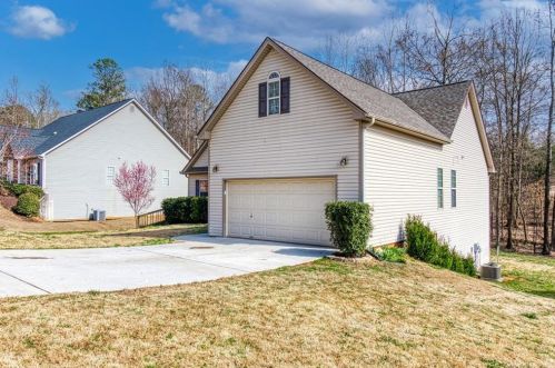 253 Laurel Oaks Ln, Jefferson, GA 30549-5591