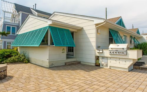 16 Las Vegas Rd, Lavallette NJ 08735-1815 exterior