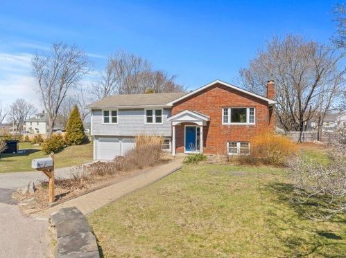 7 Morrone Ct, Westerly, RI 02891-1964