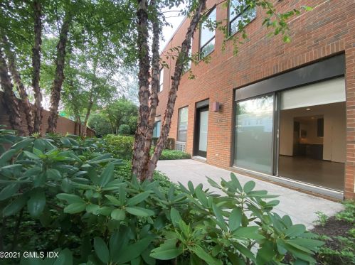 155 Mason St, Greenwich CT  06830-6608 exterior