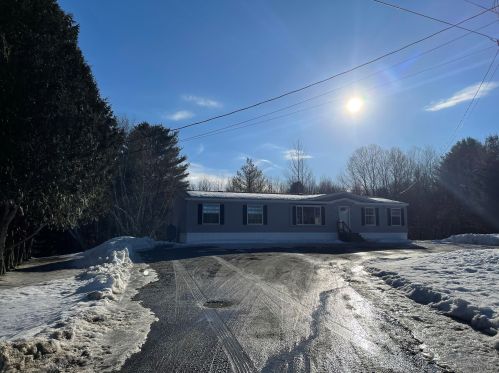 7 Oxford St, Fairfield, ME 04937-3425