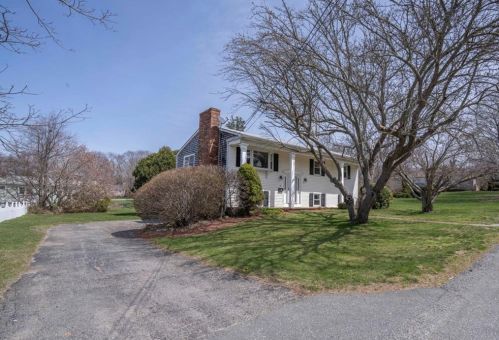 28 Williamson St, Tiverton, RI 02878-4245