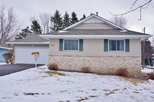 400 Sun Cir, Avon, MN 56310-9565