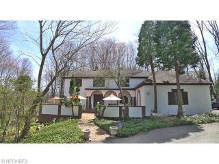 33100 Woodsdale Ln, Cleveland, OH 44139-1351