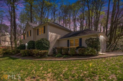 1262 Colony Dr, Marietta, GA 30068-2817
