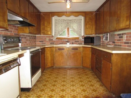 411 Old River Rd, Lincoln, RI 02838-1217