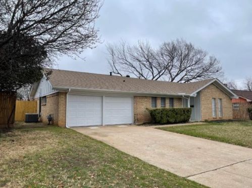 1304 Lyric Dr, Fort Worth TX  76134-4419 exterior