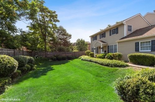 134 Wood St, Palatine, IL 60067-5256