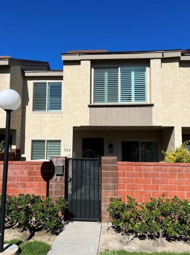 924 Lamark Dr, Anaheim CA  92802 exterior
