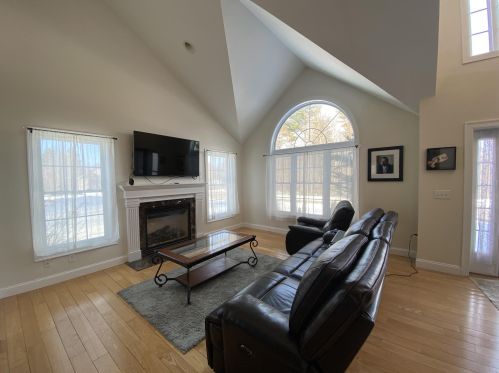 146 Boxwood Ln, Dover, NH 03820-6019
