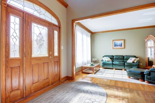 10640 Tower Dr, Orland Park, IL 60467-8233