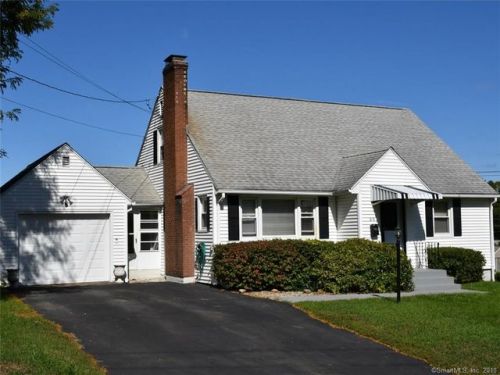 86 Peck Rd, Middletown, CT 06457-4420