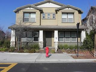 327 Alameda Dr, Tracy, CA 95391-1144