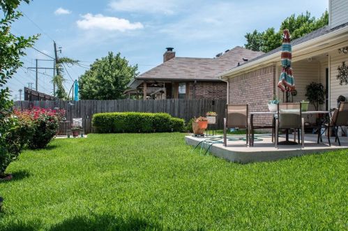 1821 Canterbury Cir, Fort Worth TX  76112-4001 exterior