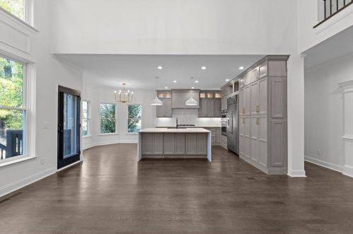 695 Highland Oaks Dr, Atlanta GA  30331-9210 exterior
