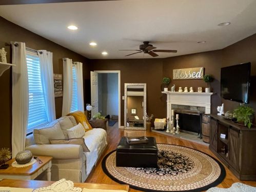 345 8th Ave, Manville, NJ 08835-1234