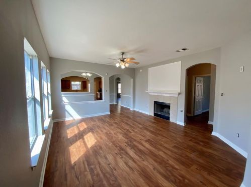 157 Poplarwood Dr, Uhland TX  78640-5751 exterior