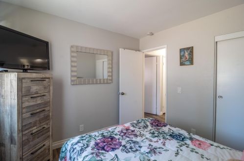 6875 Crest Ave, Riverside CA  92503-1162 exterior