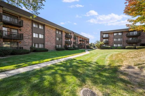 1502 Woodbridge Rd, Joliet IL  60436-1383 exterior