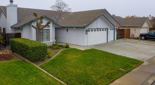1779 Brookside Dr, Manteca, CA 95336-8515