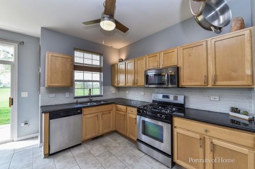 558 Pinebrook Dr, Lemont IL  60490-3121 exterior