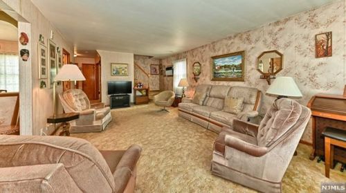 321 Kipp Ave, Hasbrouck Heights, NJ 07604-1915