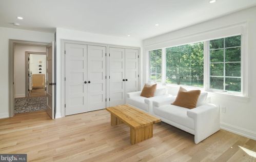 377 Kings Hwy, Tavistock NJ 08033-2004 exterior