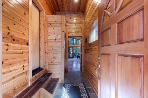 13552 Pathway Ave, Truckee CA  96161-6219 exterior