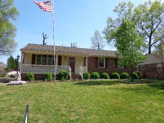 115 Lexington Dr, Colonial Heights VA  23834-2210 exterior