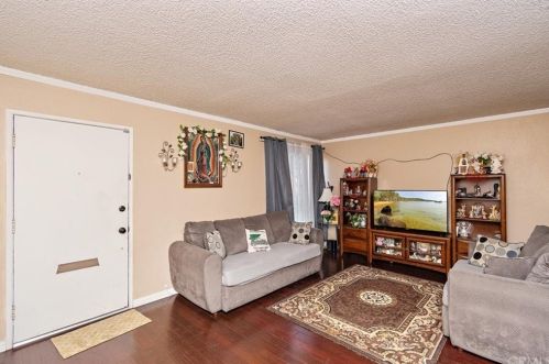 220 Carriage Dr, Santa Ana, CA 92707-4146