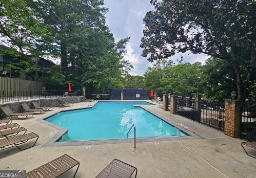 83 Montre Sq, Atlanta GA  30327-4046 exterior