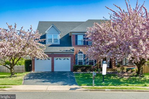 8901 Mountain Ash Dr, Springfield, VA 22153-2166
